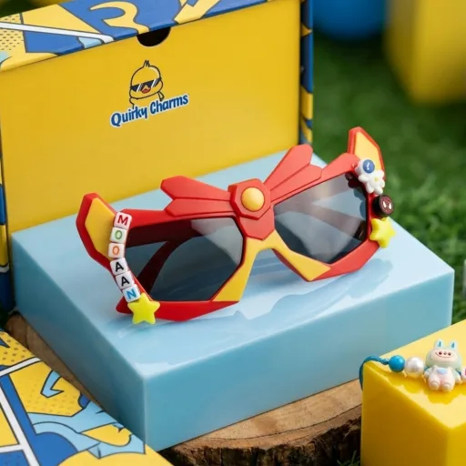 Super Hero Sunglasses Age: 4-11, Color: Red